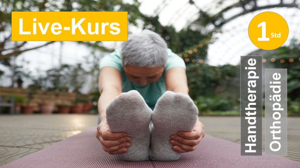 Sie sehen Füße von unten, die eine Frau im Langsitz mit beiden Händen umfasst, als Assoziation zum Webseminar zur Wirkung und Anwendung von Dehnübungen in der Handtherapie  und Orthopädie für Ergotherapie + Physiotherapie in Klinik + Praxis