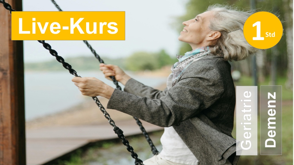 Sie sehen eine ältere Frau lachend auf einer Schaukel im Profil als Assoziation zum Webseminar zum Zusammenhang von körperlicher Aktivierung und Kognition bei Demenz,  die Geriatrie für Ergotherapie + Physiotherapie in der Klinik + Praxis