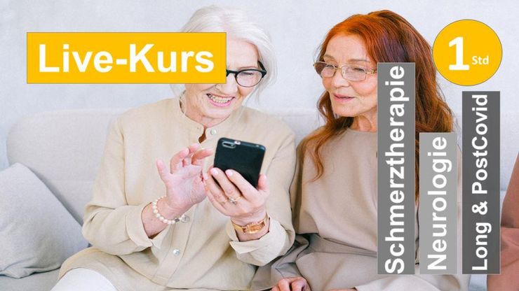 Sie sehen zwei ältere Frauen mit einem Smartphone in der Hand im Gespräch als Symbol zum Webseminar für Ergotherapie + Physiotherapie in der Rehabilitation von Fatigue in der Reha von Schmerzen + LongCovid + Postcovid + Neuroreha in Klinik + Praxis